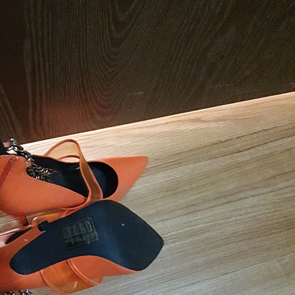 Heels - Picture 3 of 3